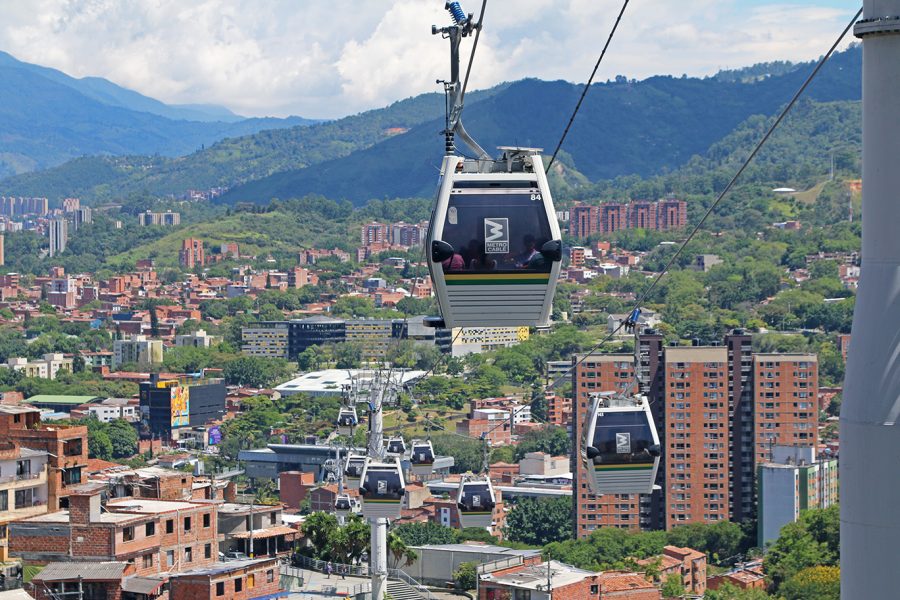 Tour Privado de Medio Día en Medellín: Historia, Cultura y Transformación